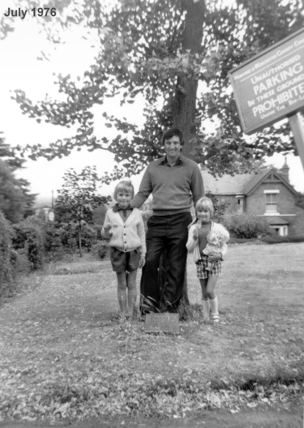malvern ginkgo biloba tree with Roy Towndrow and children